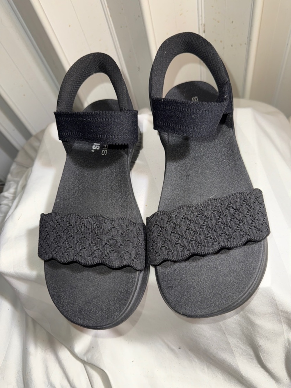NWOT - Skechers Slip-Ins, Go Walk, Arch For Fit 2.0 Sandals. Size 9.